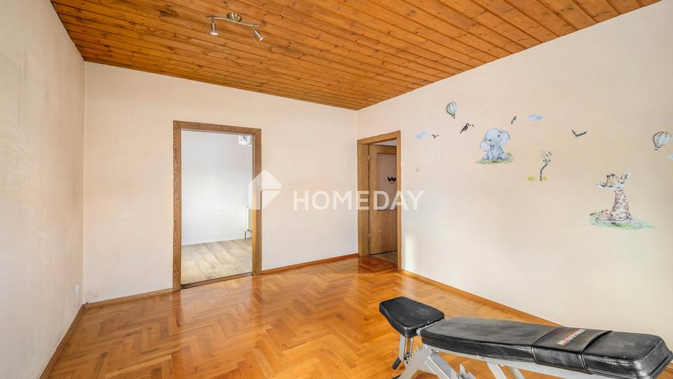 Familienfreundliches Einfamilienhaus mit 6 Zimmern, Garten, Balkon und Garagen – Bild 15