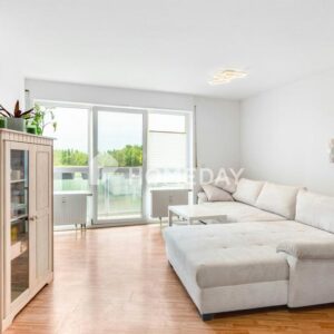 Stilvoll Wohnen in Leipzig-Seehausen: Zwei-Zimmer-Wohnung mit Balkon, EBK, Tiefgarage und Aufzug