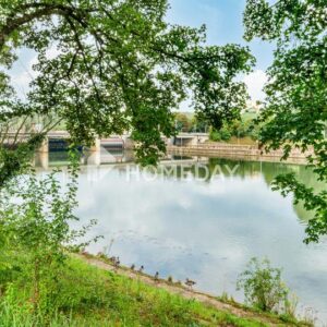 Gepflegtes 3-Familienhaus mit möblierten Einheiten und Terrasse mit Neckarblick