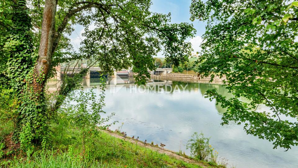 Gepflegtes 3-Familienhaus mit möblierten Einheiten und Terrasse mit Neckarblick