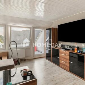 Bezugsfrei nach Absprache | Helle Dachgeschosswohnung mit Süd-Balkon und 2 Zimmern