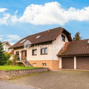 Familienfreundliches EFH mit großem Garten, Terrasse, EBK und Garagen in ruhiger Lage