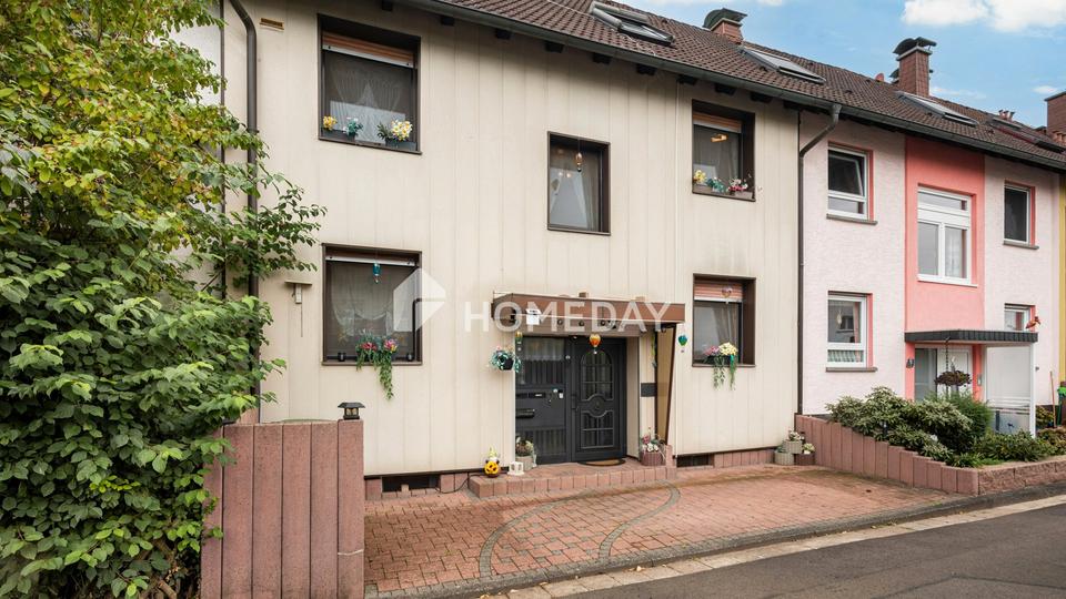 Zweifamilienhaus mit 210 m² Wohnfläche, Wintergärten, Loggia und gepflegtem Gartenparadies