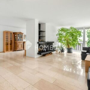 Modernisierte Erdgeschosswohnung mit Kamin, Massagedusche & privatem Garten – Wohnen mit Stil