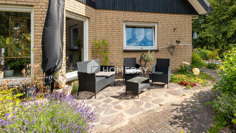 Elegantes Zuhause mit Gartenparadies - 4 Zimmer, zwei Terrassen, Garten, Kamin, Pool und Carport – Bild 12