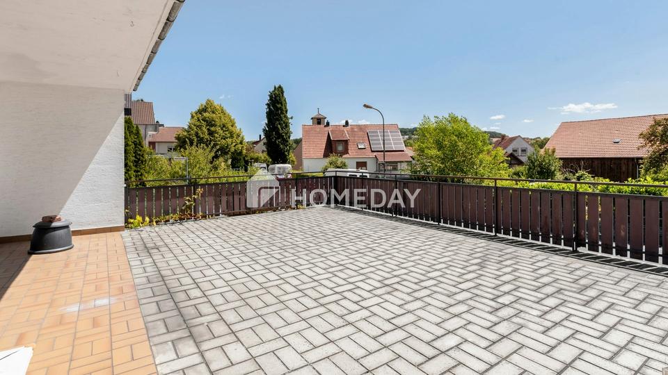 Charmantes MFH mit drei Wohneinheiten, 3 Garagen und Stellplätzen in attraktiver Lage von Neuhof – Bild 5