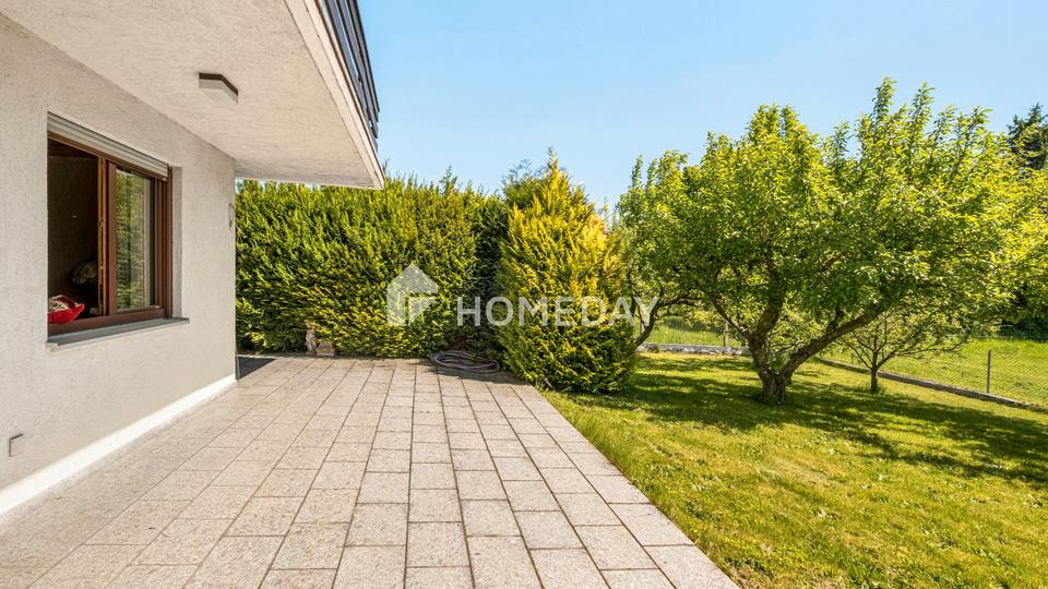 Großzügiges Zweifamilienhaus mit herrlichem Garten, 2 Garagen & PV-Anlage – sofort bezugsfrei – Bild 2