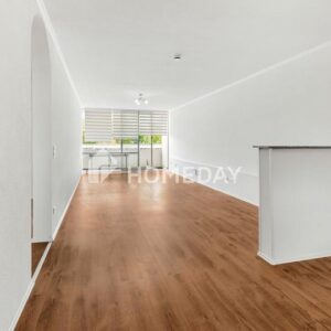 Großzügige 4-Zimmer-Wohnung mit 100 m² Wohnfläche, Loggia und EBK