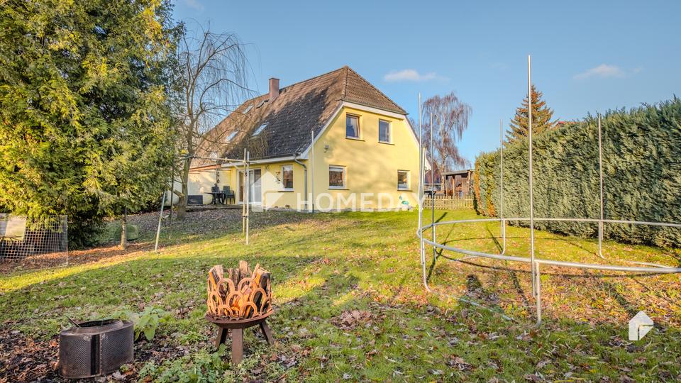 Am Feldrand und idyllisch gelegen: DHH mit Südterrasse, EBK + Carport | Gepflegt | Großes Grundstück – Bild 13