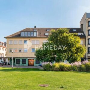 Zentralgelegene Dachgeschosswohnung mit 2 Zimmern und Wannenbad