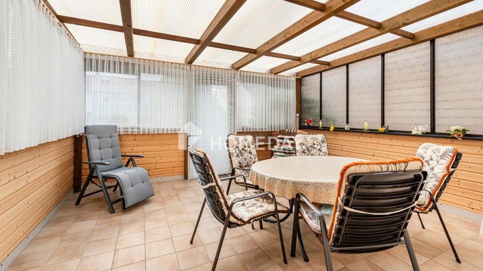 Familienfreundliches EFH mit sonnigem Wintergarten, Doppelgarage & großzügigem Grundstück – Bild 6