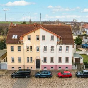 Investieren und gestalten: MFH in Lützen mit 3 Wohnungen, Garten, Garage und großzügigem Grundstück