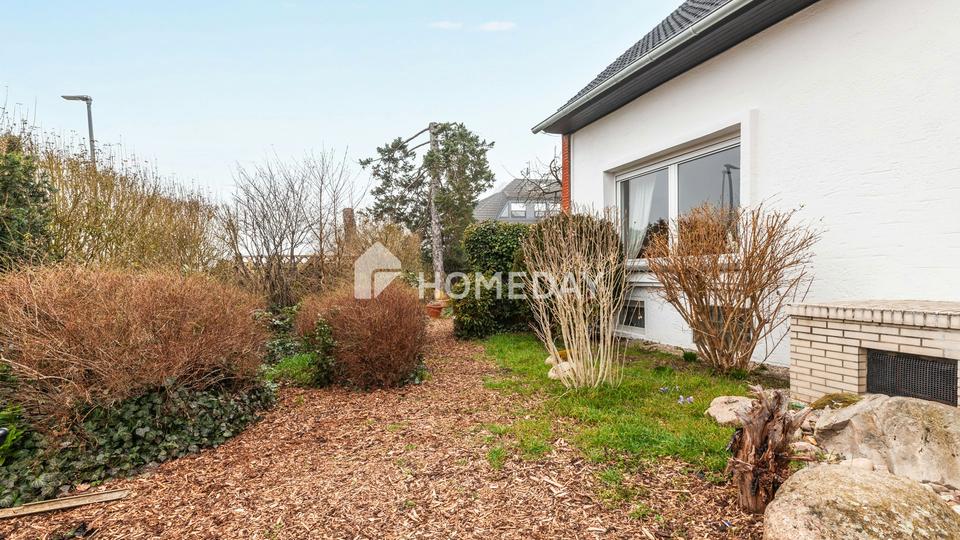 Charmante 2-Zimmer-Wohnung mit 60 m² Ausbaureserve im Spitzboden und Balkon – Bild 3