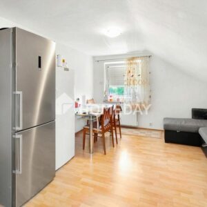 Gut vermietete 2-Zimmer-Dachgeschosswohnung in guter Lage von Königsbrunn