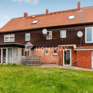 Charmantes Mehrfamilienhaus mit zwei Wohneinheiten, Garage, Carport und großzügigem Garten
