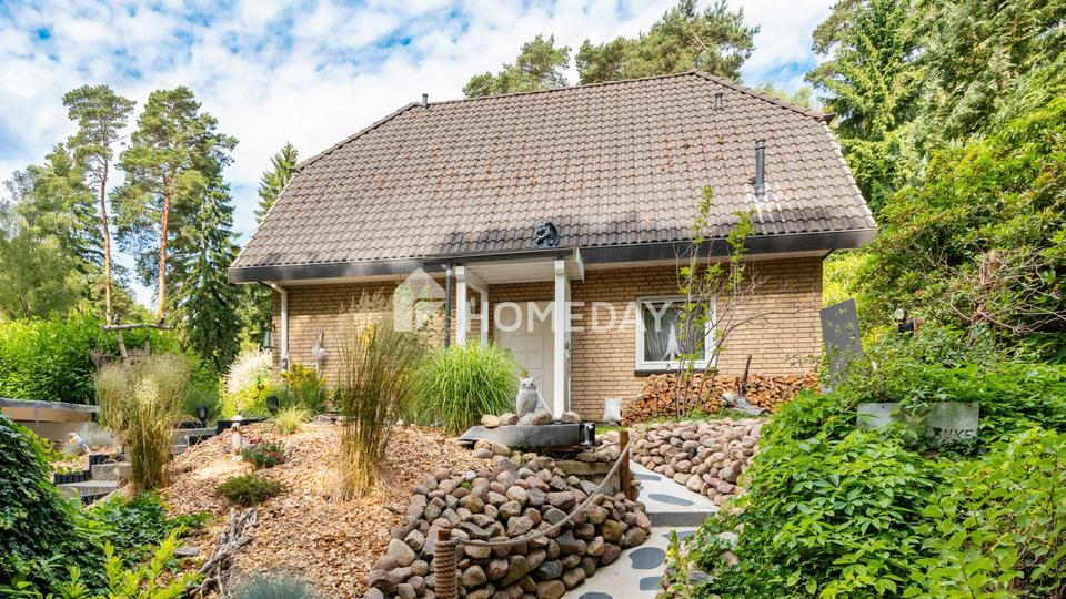 Elegantes Zuhause mit Gartenparadies - 4 Zimmer, zwei Terrassen, Garten, Kamin, Pool und Carport – Bild 4