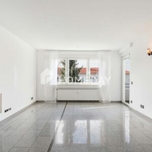 Elegante 3-Zimmer-Etagenwohnung mit Loggia, Einbauküche & Fußbodenheizung – stilvoll modernisiert