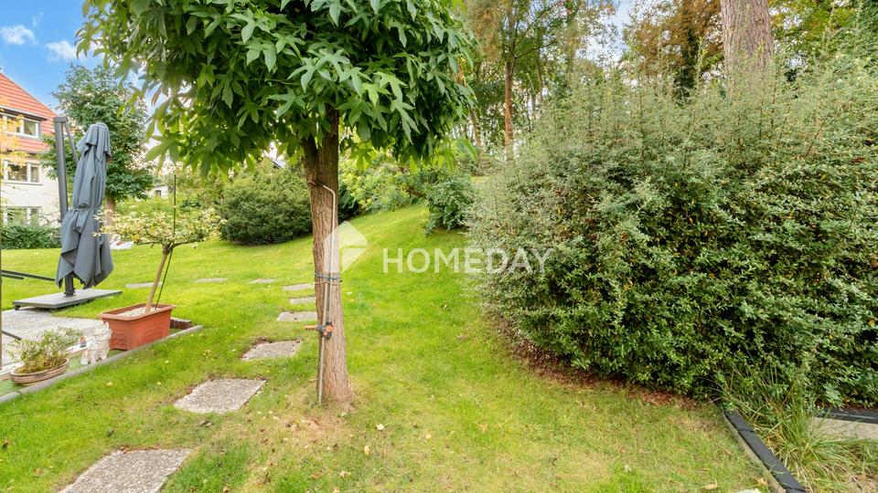 Stilvolles 5-Zimmer-Reihenendhaus mit besonderer Architektur und schönem Garten in Frohnau – Bild 6