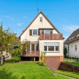 Charmantes Zweifamilienhaus mit großem Garten, Garage und Scheune – vielseitiges Haus mit Potenzial