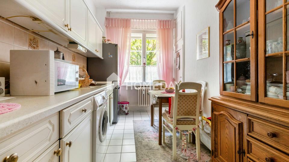 Charmante 2-Zimmer-Wohnung mit Loggia im denkmalgeschützten Altbau – Bild 4