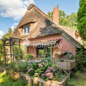 Charakterhaus unter Reet mit großem Garten