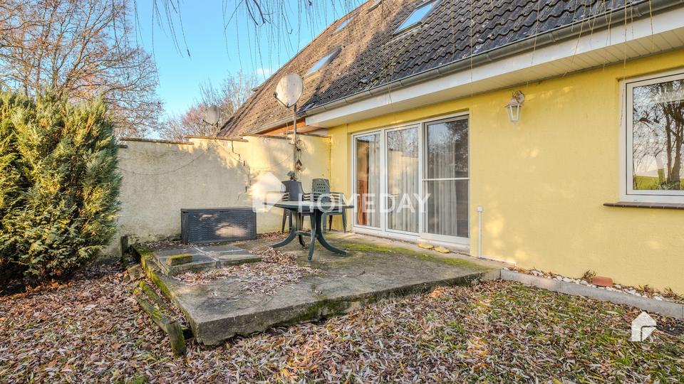 Am Feldrand und idyllisch gelegen: DHH mit Südterrasse, EBK + Carport | Gepflegt | Großes Grundstück – Bild 12