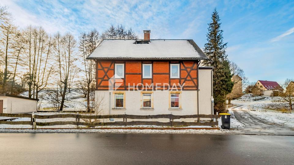 Familienfreundliches Einfamilienhaus mit 6 Zimmern, Garten, Balkon und Garagen