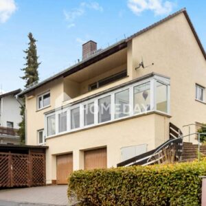 Familienidylle im Grünen – vielseitiges Zweifamilienhaus mit Ausbaureserve