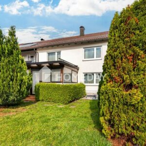 Familienfreundliches EFH mit sonnigem Wintergarten, Doppelgarage  & großzügigem Grundstück