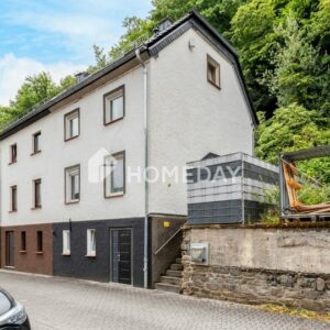 Modernisierte Doppelhaushälfte in Hanglage mit großer Terrasse und Garten