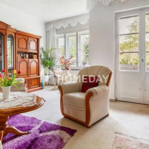 Charmante 2-Zimmer-Wohnung mit Loggia im denkmalgeschützten Altbau