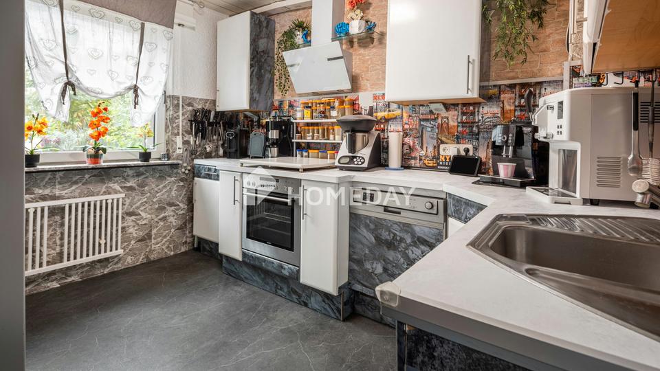 Zweifamilienhaus mit 210 m² Wohnfläche, Wintergärten, Loggia und gepflegtem Gartenparadies – Bild 11