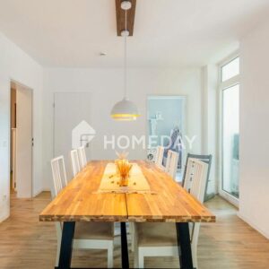 Große 5-Zimmer Wohnung mit Sonnenbalkon