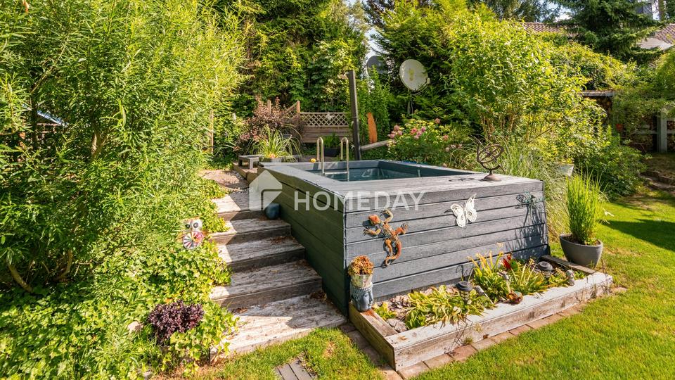 Elegantes Zuhause mit Gartenparadies - 4 Zimmer, zwei Terrassen, Garten, Kamin, Pool und Carport – Bild 10