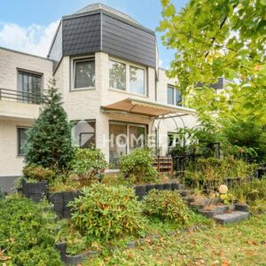 Stilvolles 5-Zimmer-Reihenendhaus mit besonderer Architektur und schönem Garten in Frohnau