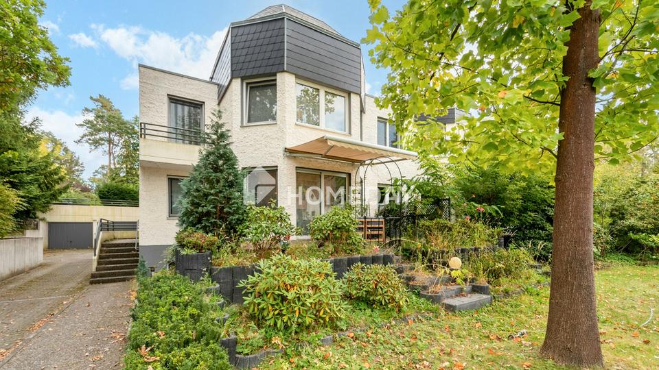 Stilvolles 5-Zimmer-Reihenendhaus mit besonderer Architektur und schönem Garten in Frohnau