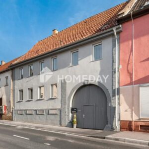 Saniertes Einfamilienhaus mit ELW, großzügiger Raumvielfalt, EBK, Kaminöfen, Innenhof & Scheune
