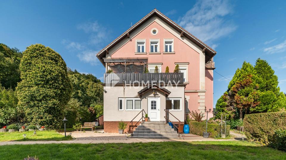 Lichtdurchflutete 2-Zimmer-Wohnung mit Wintergarten, Garage und Garten in Kelheim