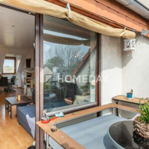 Wunderbare Aussicht! Lichtdurchflutetes Dachgeschoss mit Südost-Balkon & zeitloser Ausstattung