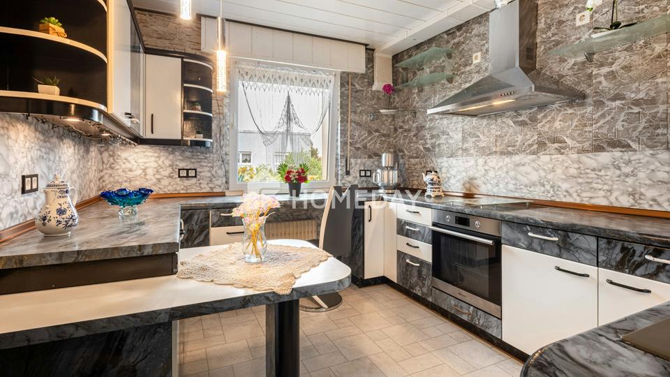 Zweifamilienhaus mit 210 m² Wohnfläche, Wintergärten, Loggia und gepflegtem Gartenparadies – Bild 20