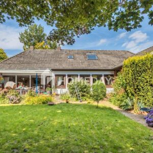 Geräumiges Einfamilienhaus mit Garten in zentraler Lage