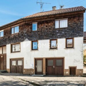 Freistehendes Einfamilienhaus in Hanglage mit Geschichte und Charakter