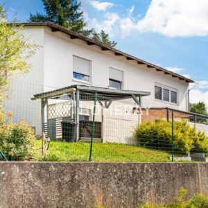 Familienidyll mit sechs Zimmern, moderner Küche und überdachter Terrasse