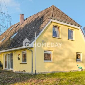 Am Feldrand und idyllisch gelegen: DHH mit Südterrasse, EBK + Carport | Gepflegt | Großes Grundstück