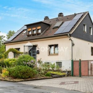 Einfamilienhaus mit Einliegerwohnung, großem Grundstück und vielseitigen Nutzungsmöglichkeiten