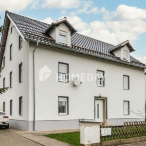 Top gepflegtes Mehrfamilienhaus mit 4 WE's, 10 Garagen, Nebengelass und großem Grundstück.
