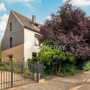 Charmante DG-Wohnung mit Gestaltungsspielraum & Tageslichtbad - ideal für Paare oder kleine Familien