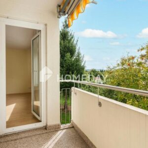 Helle 3-Zimmer-Wohnung mit Loggia und Einbauküche in gepflegtem Mehrfamilienhaus