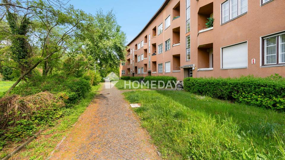 Charmante 2-Zimmer-Wohnung mit Loggia im denkmalgeschützten Altbau – Bild 2