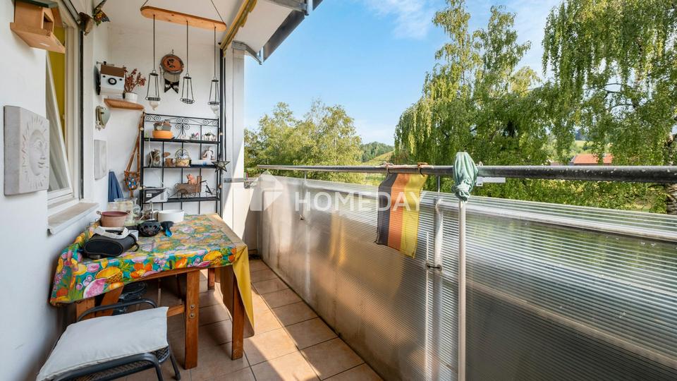 Ruhiges Wohnen mit Weitblick – gepflegte 3-Zimmer-Wohnung mit Loggia und Garagenstellplatz – Bild 2